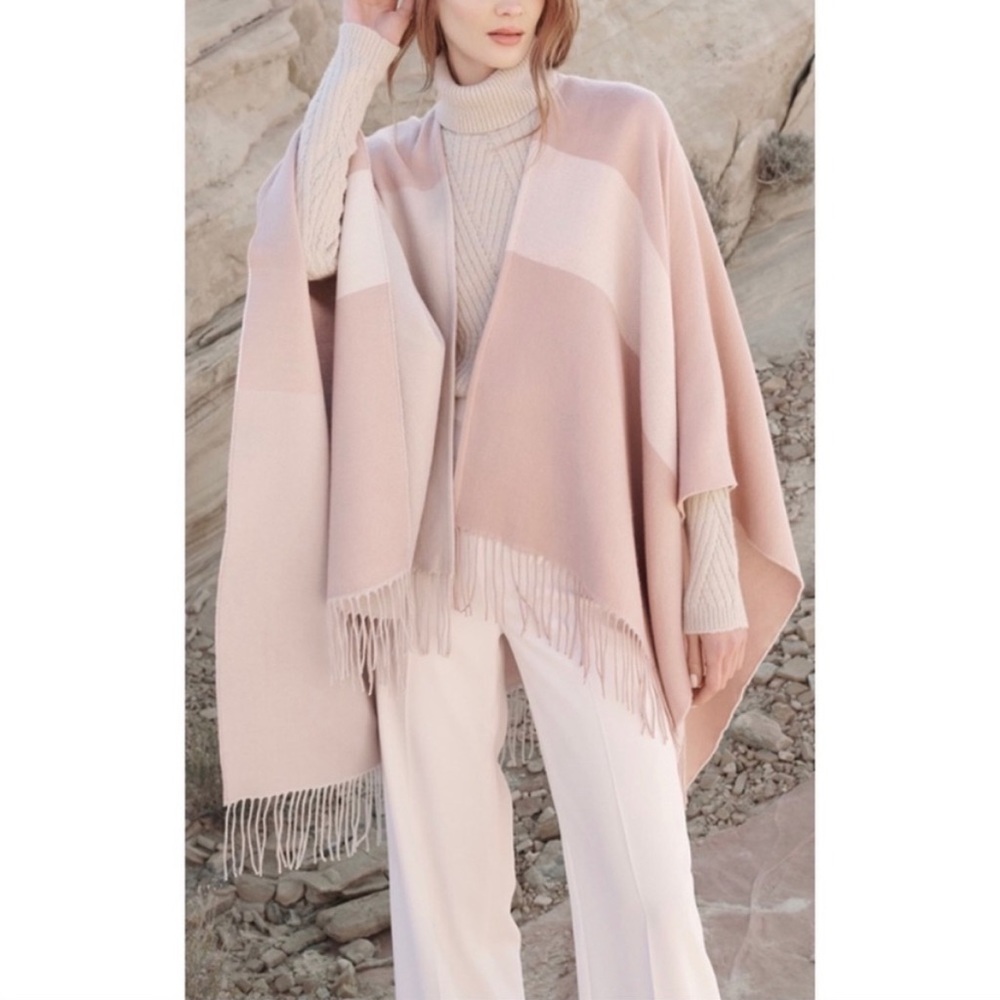 NWT .. SOIA & KYO pattern poncho
